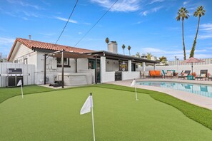 Terrace/patio - Old Town Oasis w/Heated Pool, Hot Tub, & Fire Pit (Scottsdale)