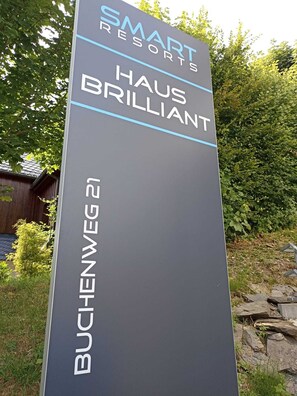 Located on Buchenweg 21, Smart Resorts Haus Brillant offers a serene setting amidst lush greenery.