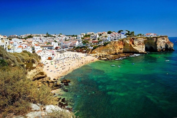 Carvoeiro Strand 5 Minuten mit dem Auto.