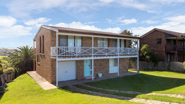 Exterior - 39 Scenic Drive - directly across from the beach! (Bermagui)