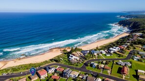 Beach nearby - 39 Scenic Drive - directly across from the beach! (Bermagui)