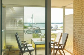 Interior - Spacious Family Suite with Terrace and Modern Comfort (Rankwitz)