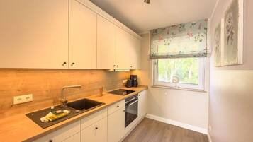 Refrigerador, microondas, horno, placa de cocina