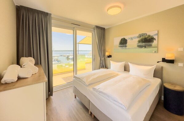 2 bedrooms, Internet - Quiet Top-Floor Suite with Harbor View and Private Rooftop Terrace (Rankwitz)