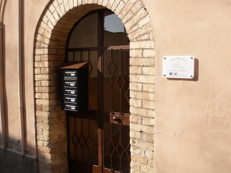 Exterior detail. Parva Domus in 29
