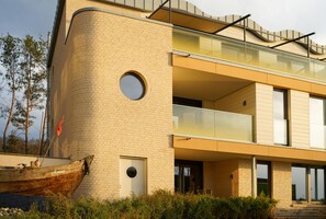 Exterior - Modern Upper-Floor Suite with Terrace for Families and Groups (Rankwitz)