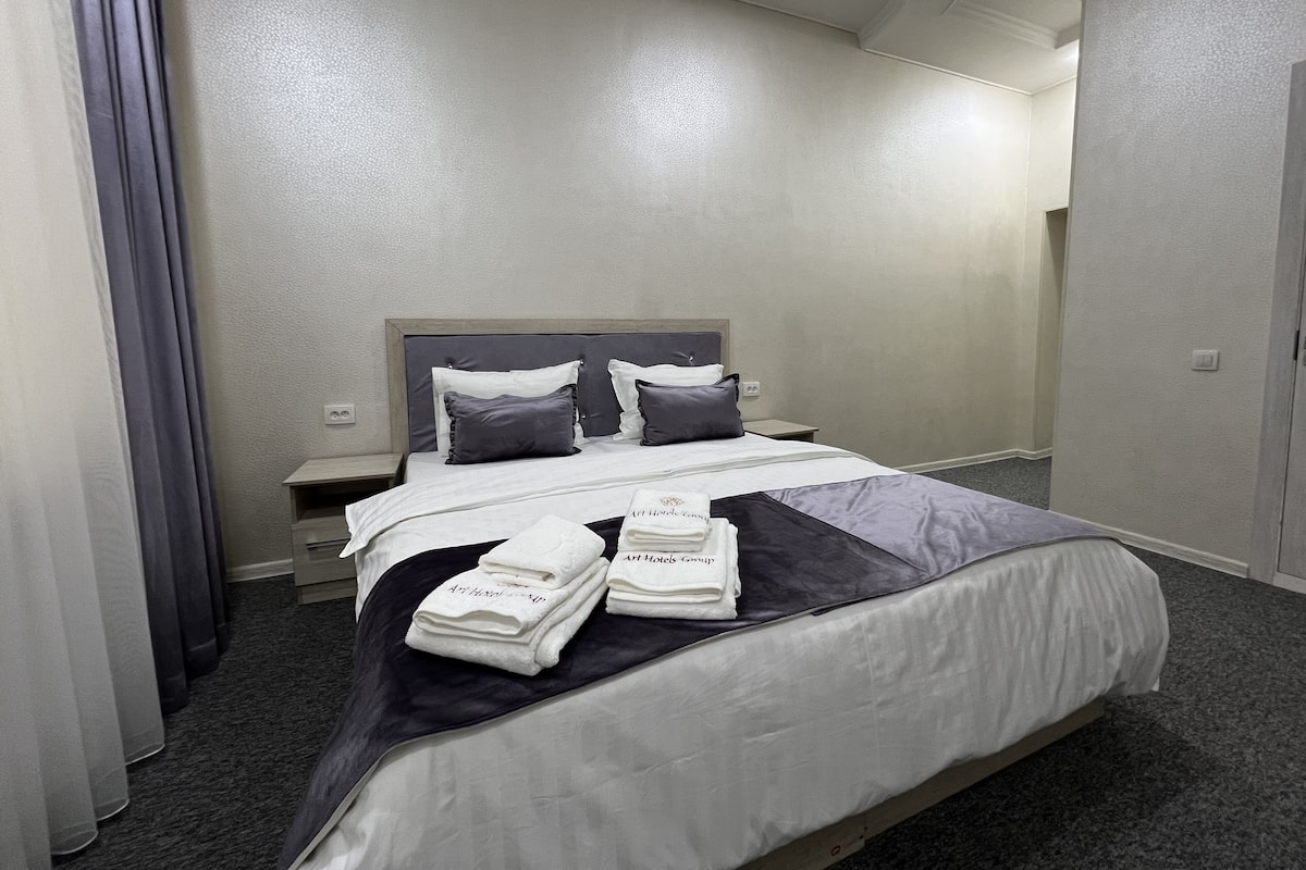 Habitación estándar con 2 camas individuales, para no fumadores, balcón | Escritorio y wifi gratis