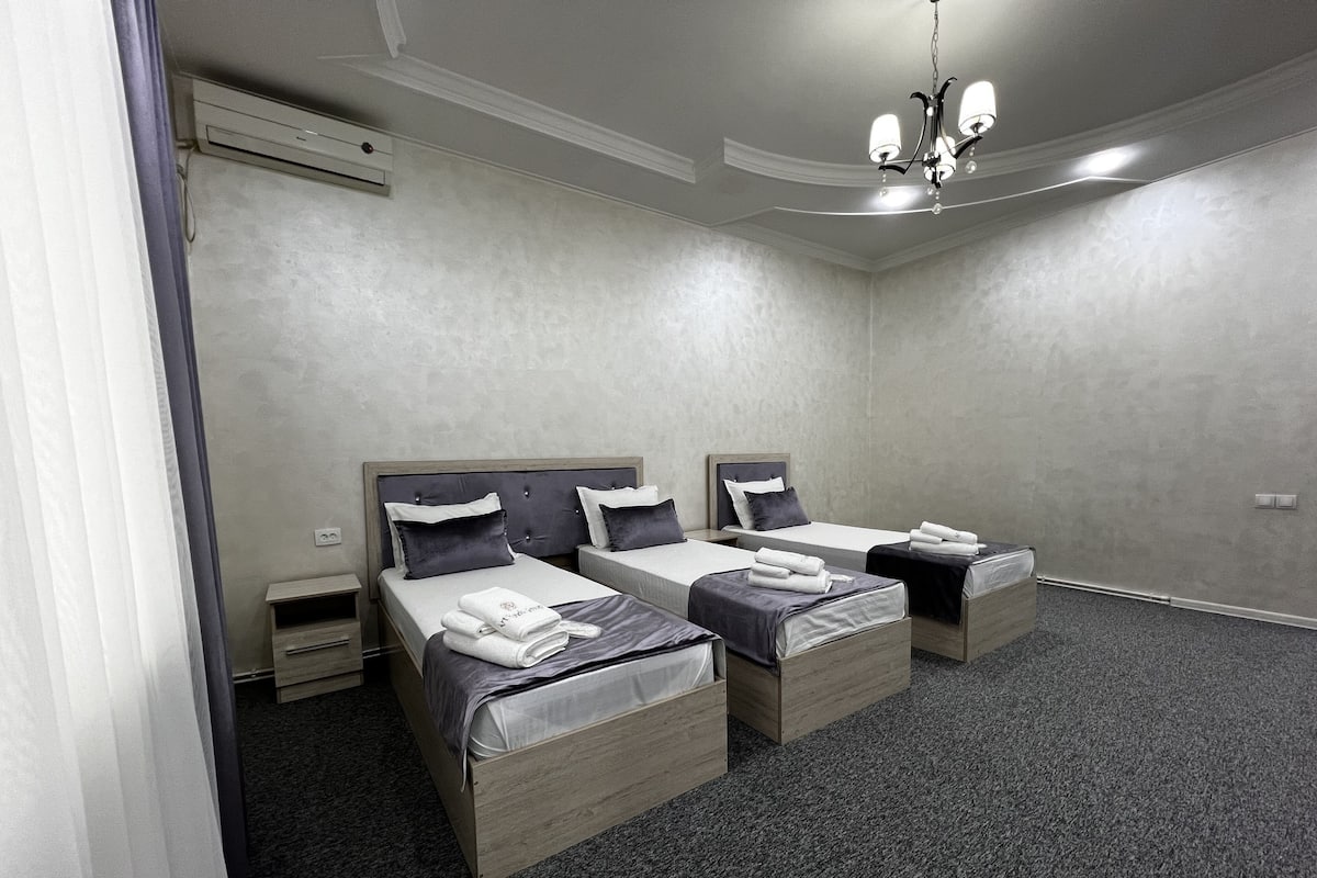 Standard-Dreibettzimmer | Schreibtisch, kostenloses WLAN