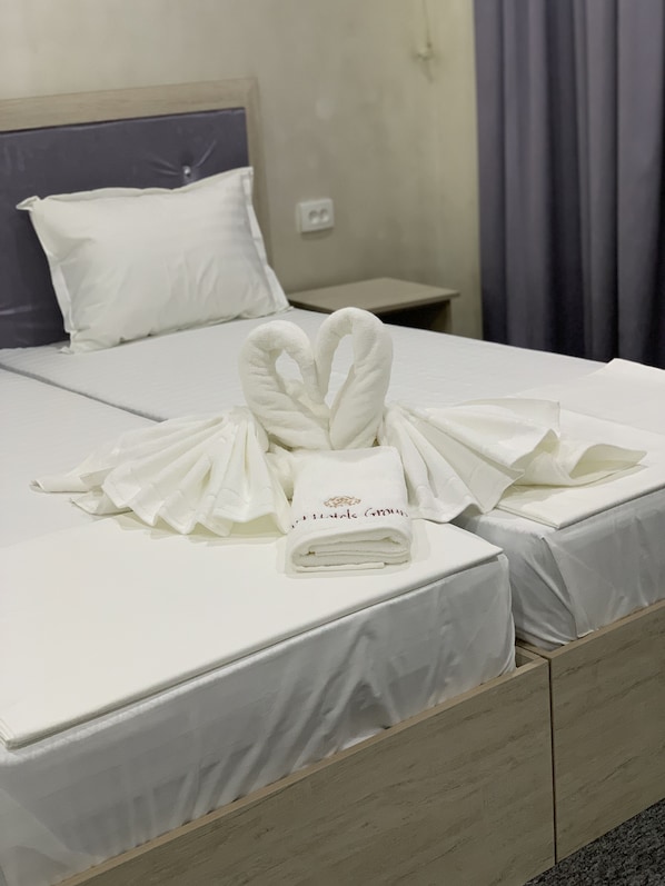 Standard Twin Room, Non Smoking, Balcony | Desk, free WiFi