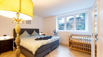 1 bedroom, desk, free WiFi, bed sheets