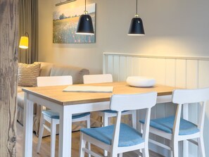 Dining - Cozy Upper-Floor Suite with Terrace for up to 3 Guests (Rankwitz)