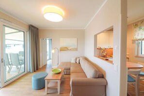 TV - Elegant Suite with XXL Rooftop Terrace and Stunning Water Views (Rankwitz)