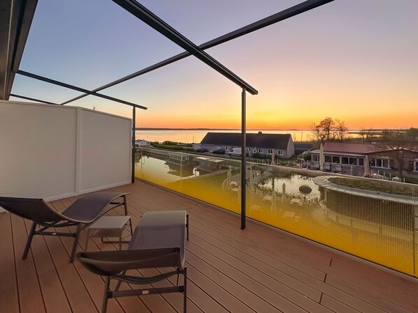 Terrace/patio - Elegant Suite with XXL Rooftop Terrace and Stunning Water Views (Rankwitz)