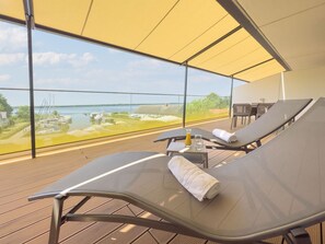 Terrace/patio - Spacious Top-Floor Suite with Large Rooftop Terrace – Ideal for Families (Rankwitz)