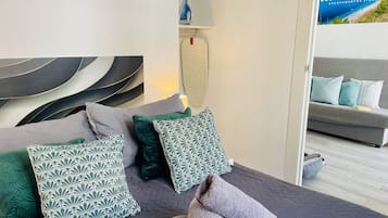 Lit parapluie, Wi-Fi gratuit, draps fournis