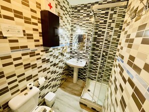 Shower, hair dryer, towels - Jimena Maro apartment in the center of Nerja (Nerja)