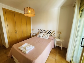 3 bedrooms, bed sheets