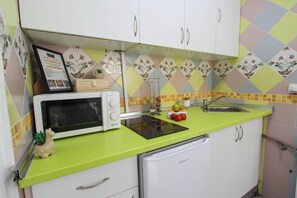 Fridge, microwave, coffee/tea maker, electric kettle