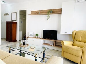 TV - Apartment Urb Laguna Beach Torrox Costa (Torrox Costa)