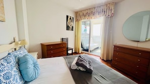 1 bedroom, bed sheets - Apartment Avda Faro, Torrox (Torrox Costa)