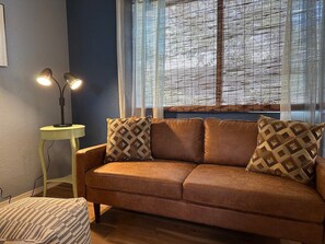 Smart TV - 1 Bedroom apartment w/Balcony (Albuquerque)