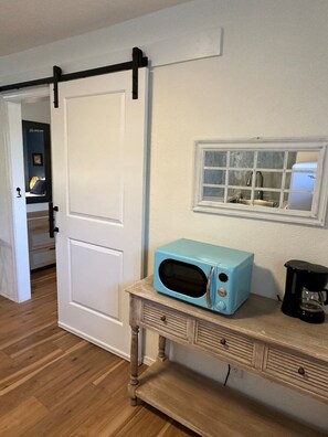 Interior - 1 Bedroom apartment w/Balcony (Albuquerque)