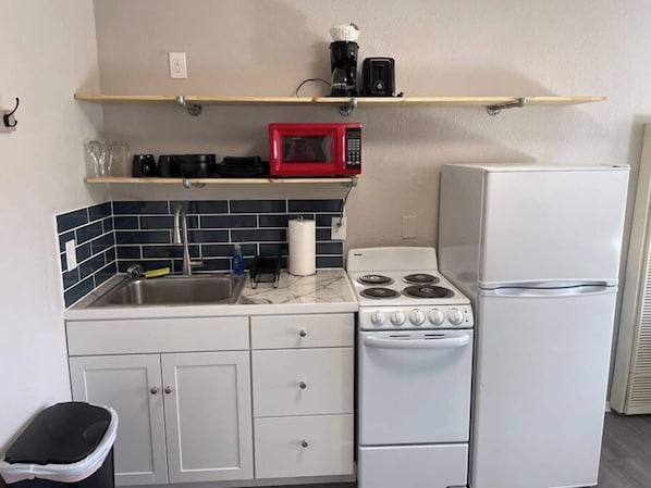 Fridge, microwave, oven, stovetop