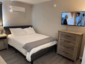 Iron/ironing board, free WiFi, bed sheets