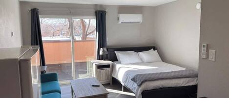 Iron/ironing board, free WiFi, bed sheets