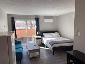 Iron/ironing board, free WiFi, bed sheets - Studio apartment Near UNM, Nob-Hill and downtown. (Albuquerque)