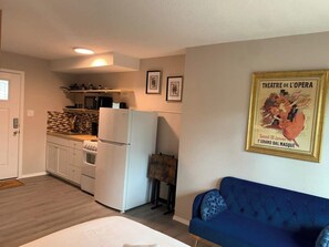 Een strijkplank/strijkijzer, gratis wifi, beddengoed