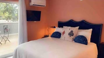Iron/ironing board, free WiFi, bed sheets
