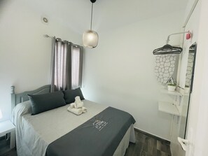 Iron/ironing board, free WiFi, bed sheets - Panama apartment in the center of Nerja (Nerja)