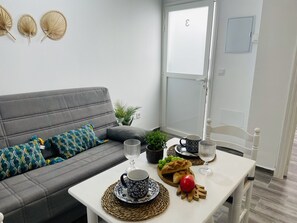 TV - Panama 3 studio in the apartment of Nerja (Nerja)