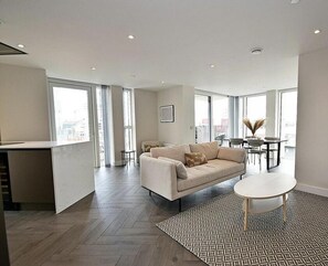 Living area - Top Floor 3-bed Penthouse in Manchester (Manchester)