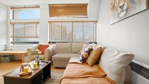 Living area - Beautiful 2-bed Apartment in Salford (Manchester)
