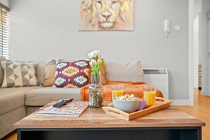 Living area - Beautiful 2-bed Apartment in Salford (Manchester)