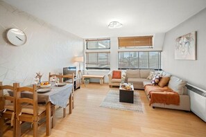 Living area - Beautiful 2-bed Apartment in Salford (Manchester)