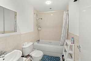 ฝักบัว, ไดร์เป่าผม, ผ้าเช็ดตัว