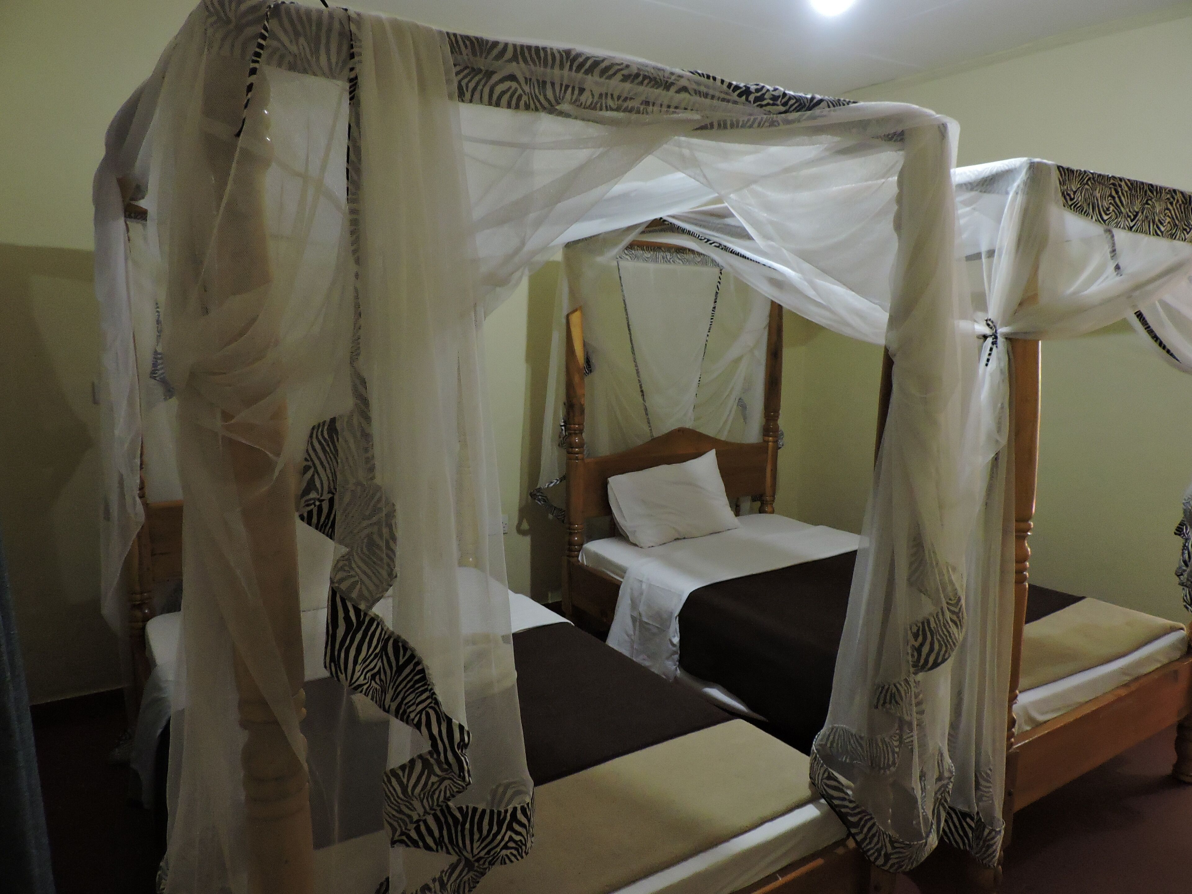 Basic Twin Room | Desk, laptop workspace, blackout curtains, iron/ironing board