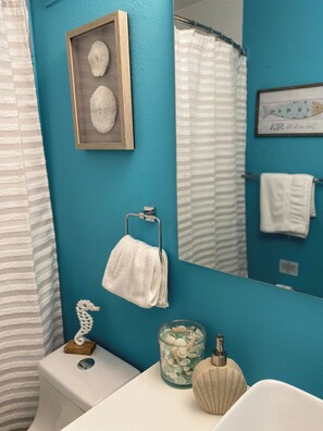 Dusche, Haartrockner, Bidet, Handtücher