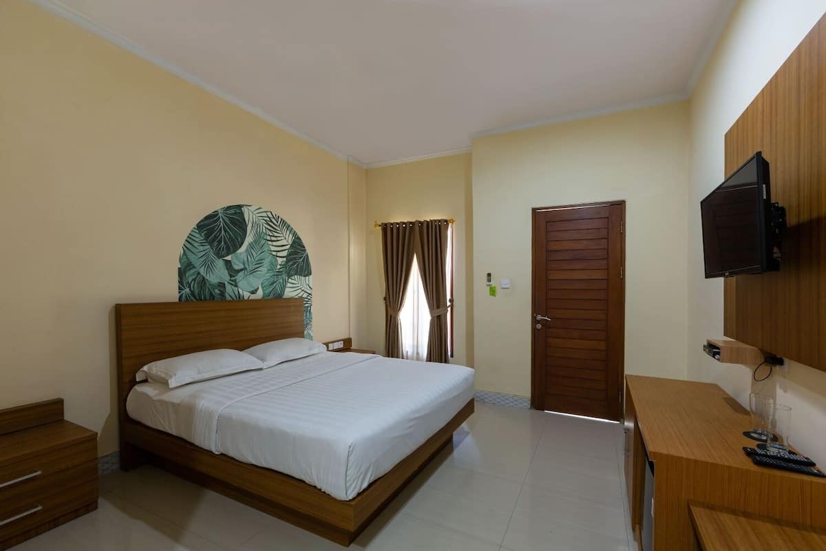 Deluxe Room | Desk, free WiFi, bed sheets