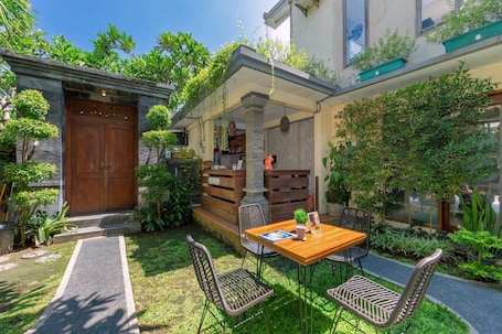 Vista al jardín. Cove Raddeyapa