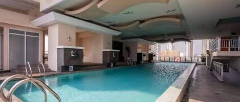 Piscine intérieure