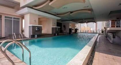 Budget Stay with Bay & City Lights View