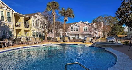 Gulfport Condo: Pool and Beach