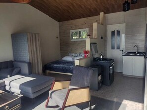 Chalé | 1 quarto, Wi-Fi de cortesia, roupa de cama