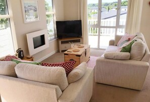 Fireplace - Charming 3-bed Chalet in Abersoch (Pwllheli)