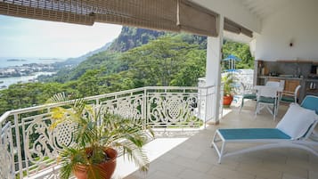 Panoramic-Apartment, 1 Queen-Bett, Meerblick | Terrasse/Patio