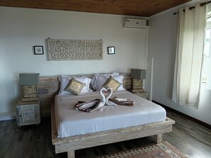 1 bedroom, hypo-allergenic bedding, memory-foam beds - Beau Soleil Stunning Sea View  (Mahé Island)